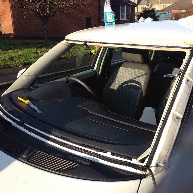 Cheap Car Glass and Windscreen Replacement in Manchester